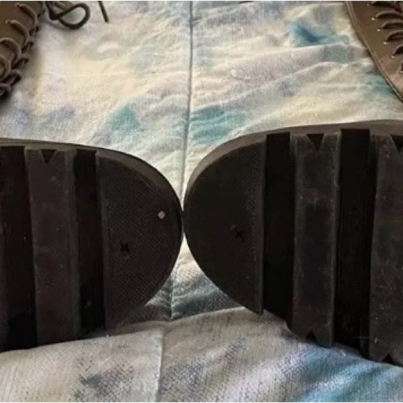 Stylish Brown Lace-Up Combat Size 9 Boots - Picture 2 of 2